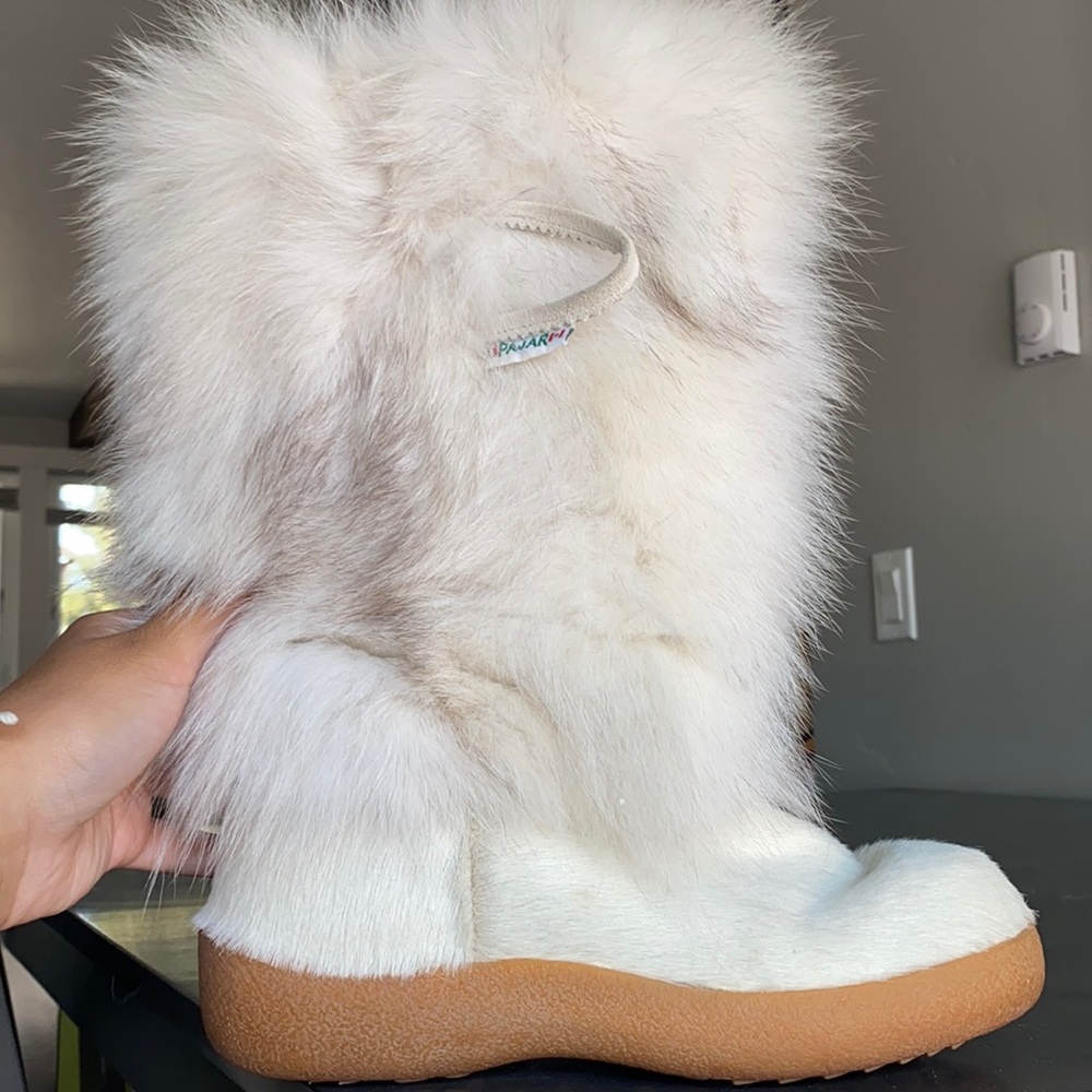 NWOT Pajar fur boots